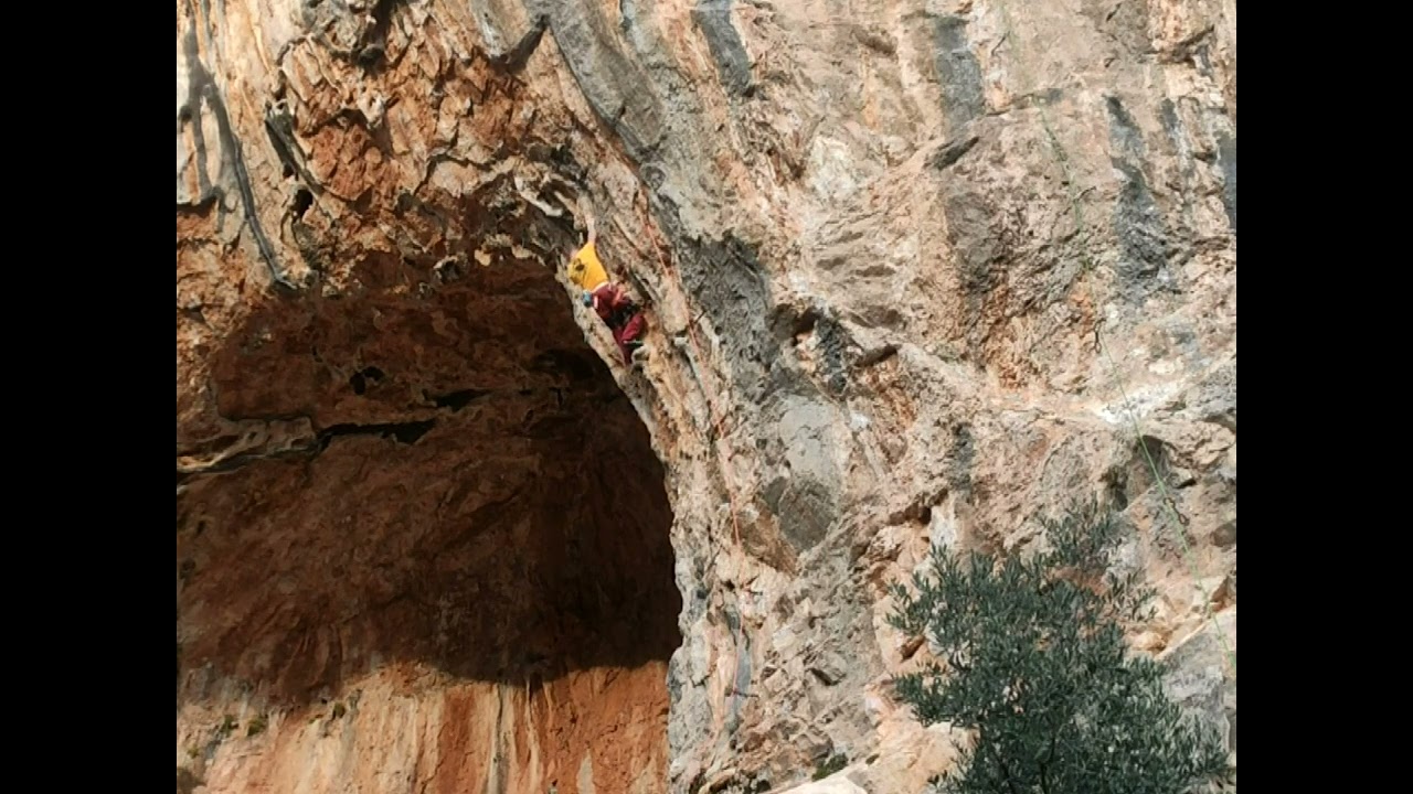 patata negra 8a twincaves Leonidio