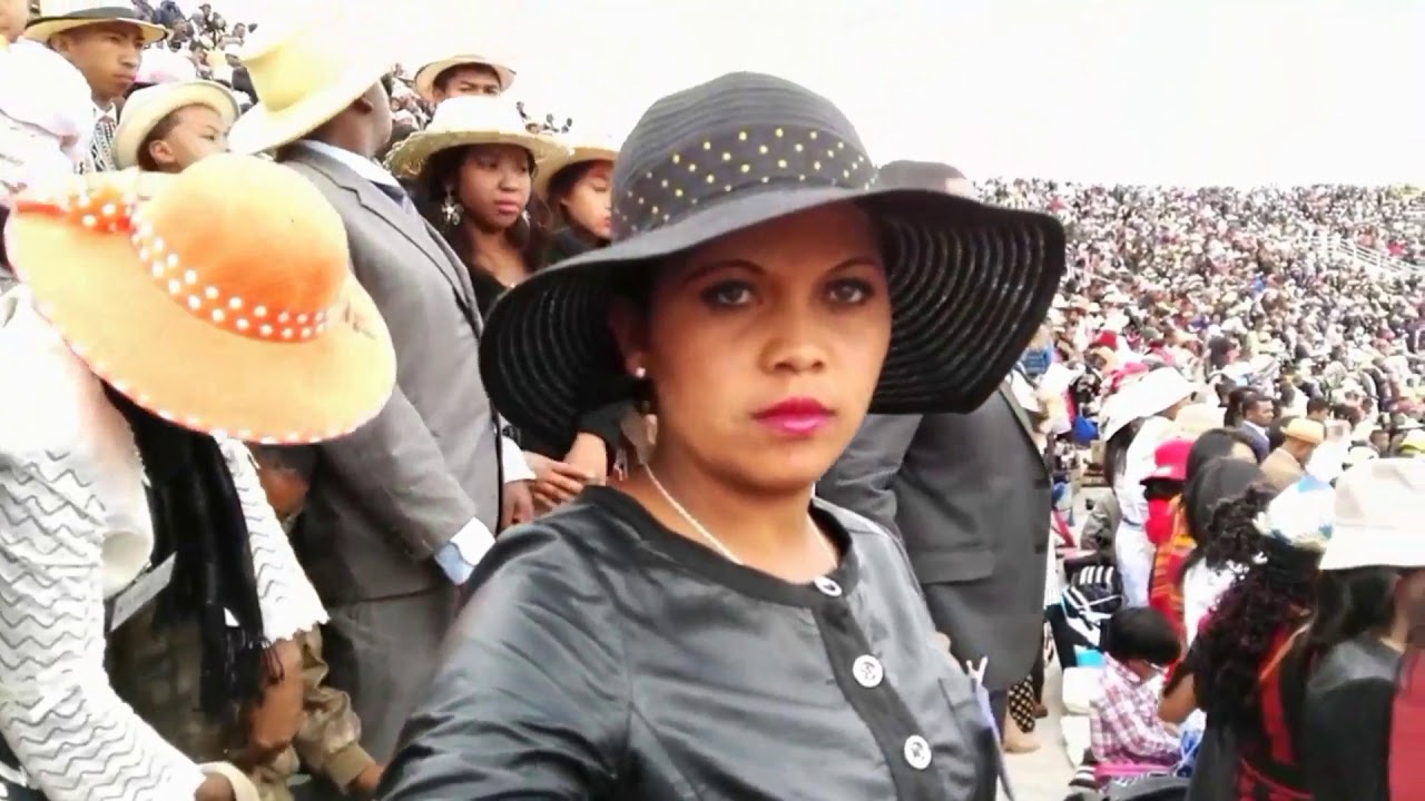 Fivoriambe manokana iraisam-pirenena an'ny Vavolombelon'i Jehovah (JW 2017) au COLISEUM