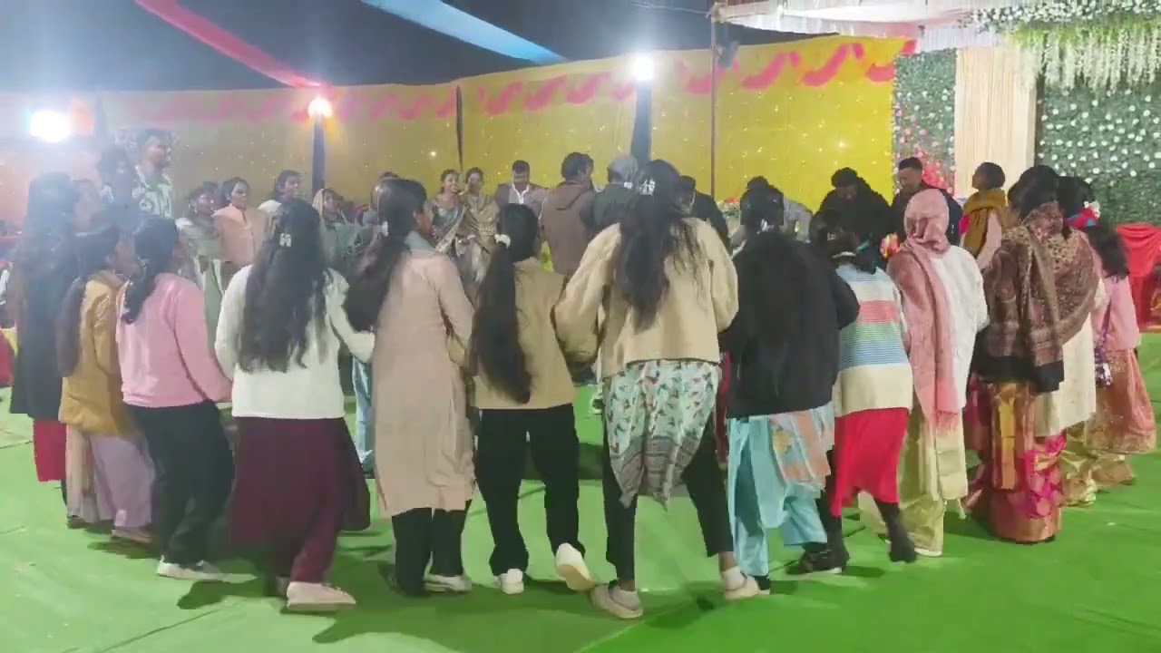Christian chain dance 02