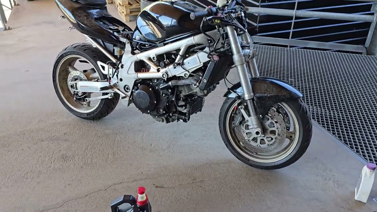 Suzuki TL1000s brutal sound (w/o exhaust)