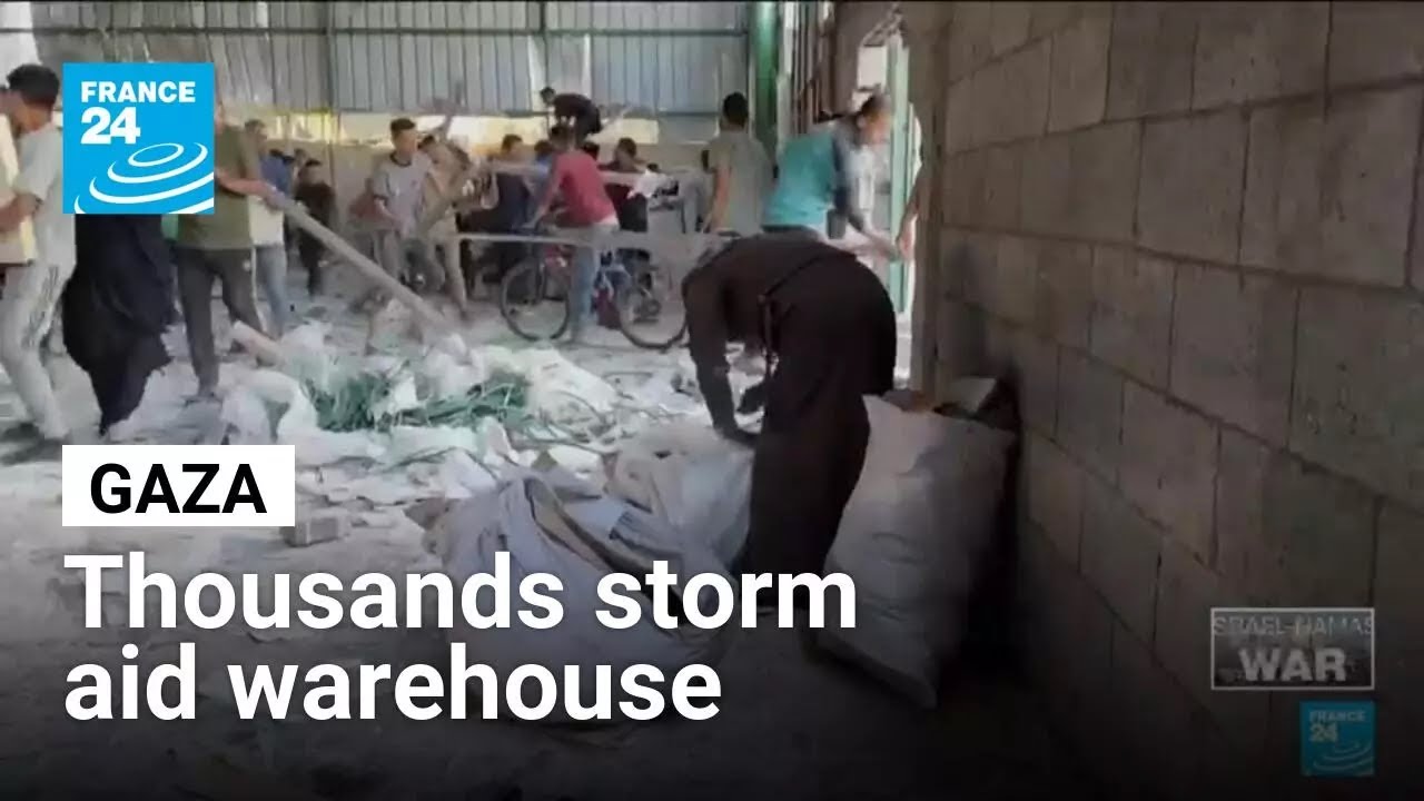 Thousands storm aid warehouse in Gaza as hunger crisis deepens • FRANCE 24 English