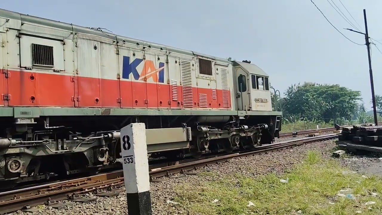 8.56 WIB : Mengejar Kereta Pertamina dari TBBM Rewulu ke Stasiun Rewulu Penjemputan Kedua