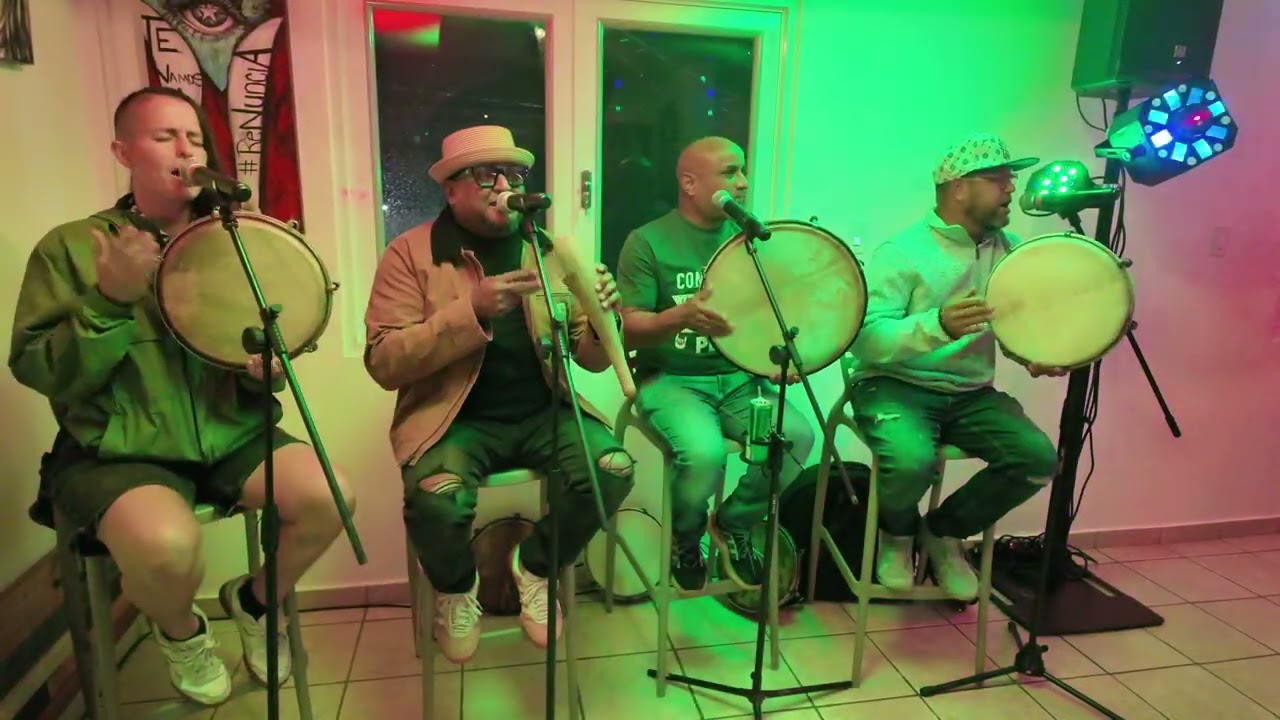 Lunes de Plena en El Punto Sabroso, Cataño. Cantante Danny Villegas. 