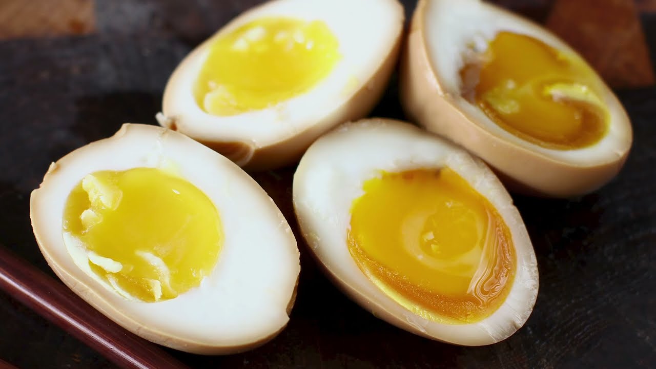 Ouă marinate în stil asiatic - ouă pentru ramen | Ramen Egg Recipe | Laura Laurentiu