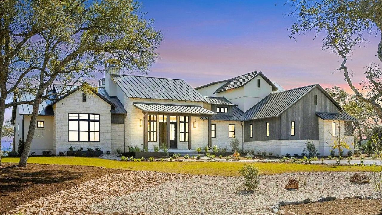THE #1 MODERN FARMHOUSE OF 2025