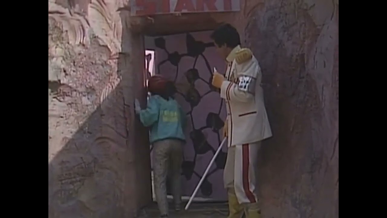 Takeshi's Castle with a unique scene (Honeycomb Maze)