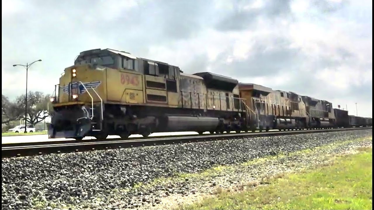 Union Pacific 8943 SD70AH, 8190 C45AH, 8802 SD70ACe Freight Train in Sugar Land, TX.