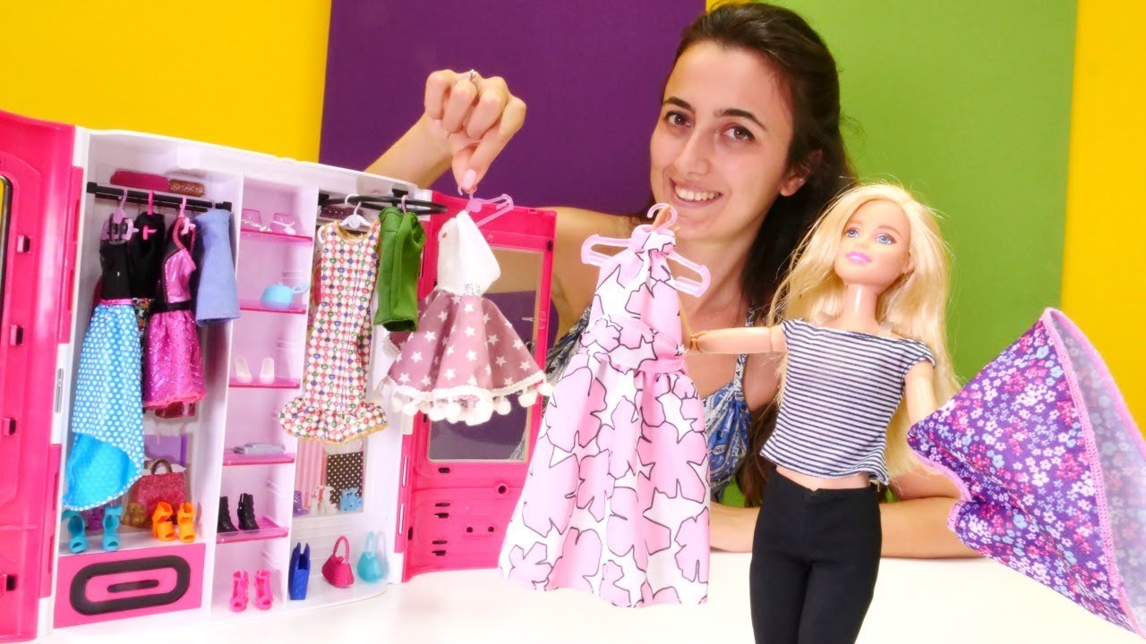 Sevcan Barbie i&ccedil;in giysi dolabı sipariş ediyor