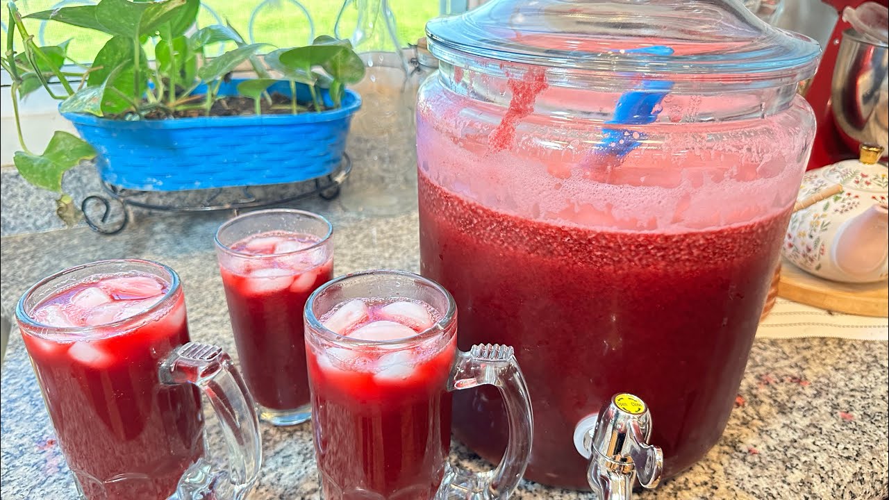Delicioso Fresco de Jamaica con Fresa y Chía: ¡La bebida perfecta para el calor y tu salud!