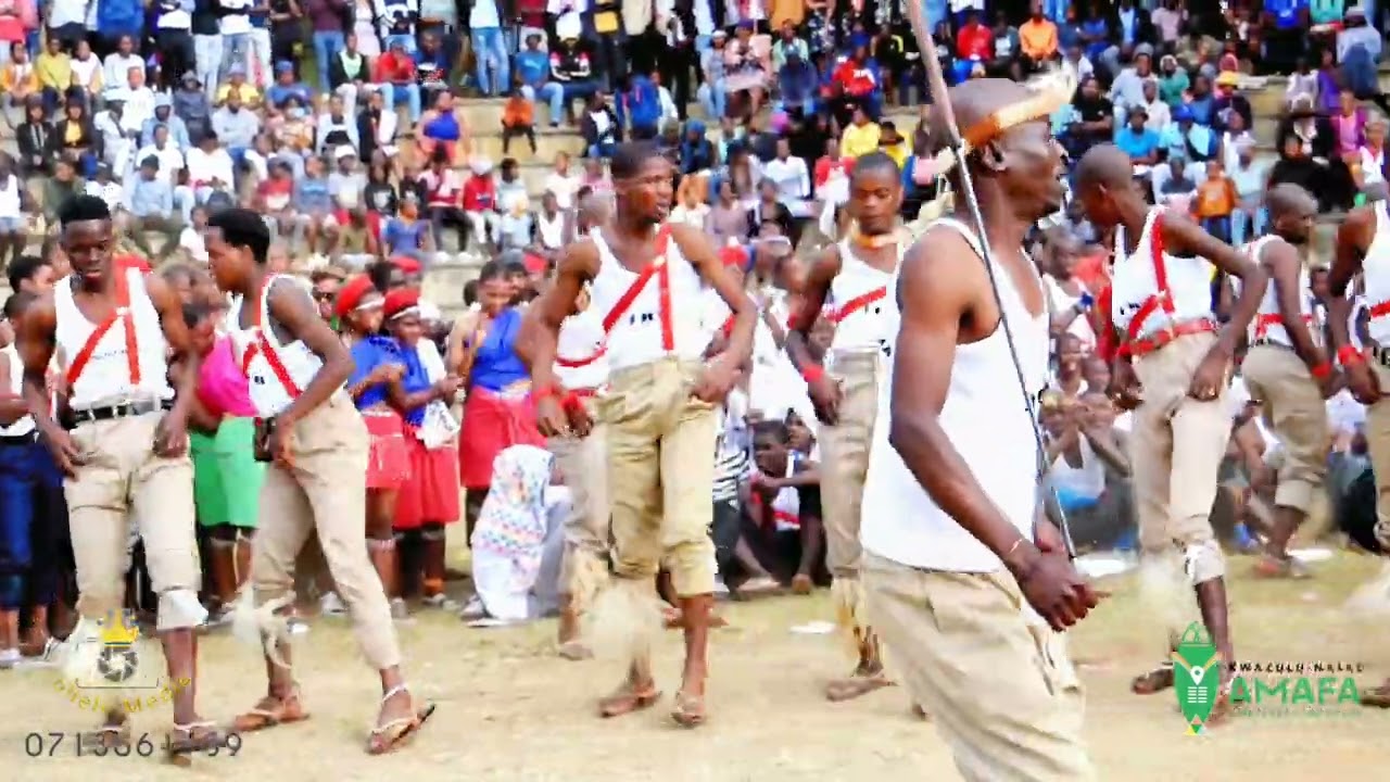 Amathole amnyama edlala kwi ingoma yasOndini