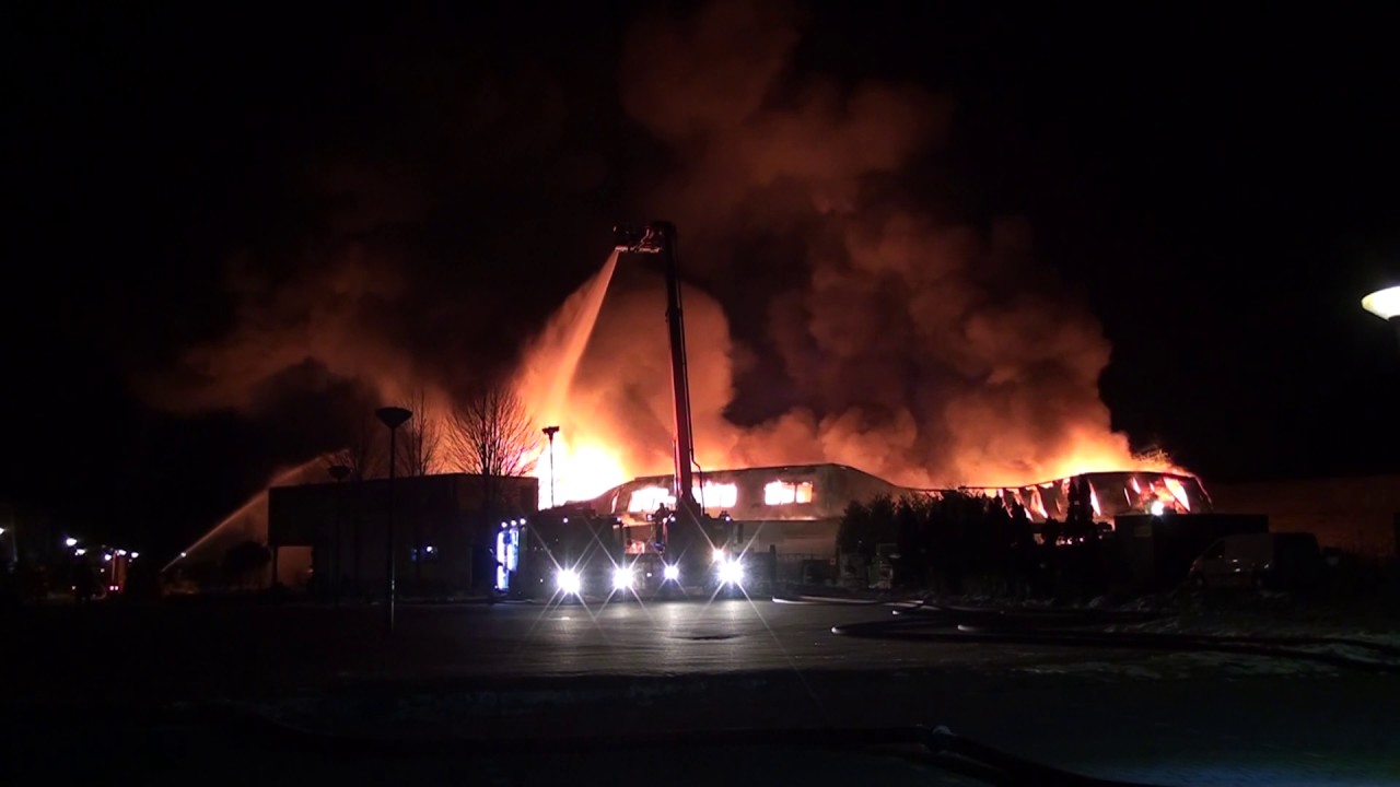 Beelden van de brand in Beilen
