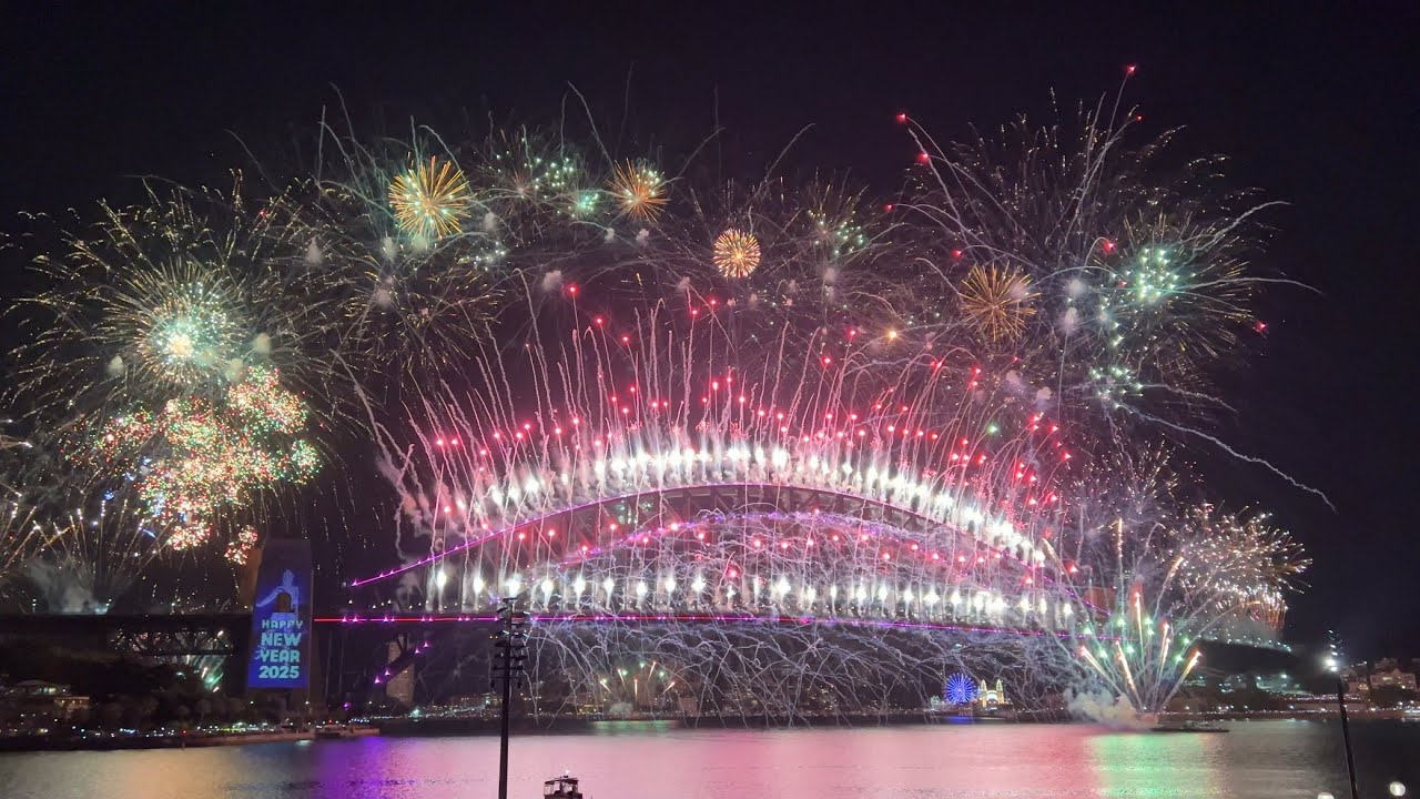 Sydney New Year’s Eve 2024/2025 Midnight Fireworks