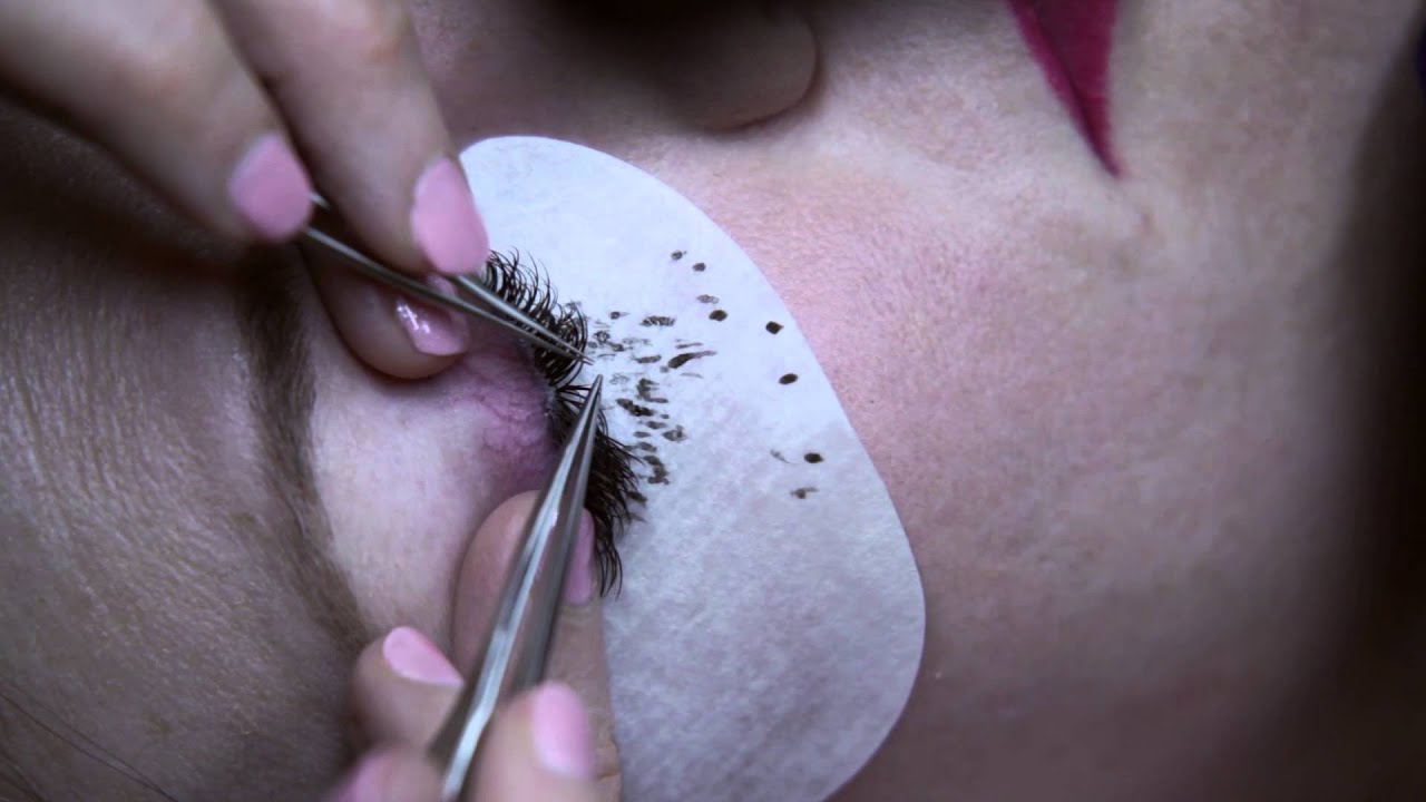 Eyelash Extensions Application