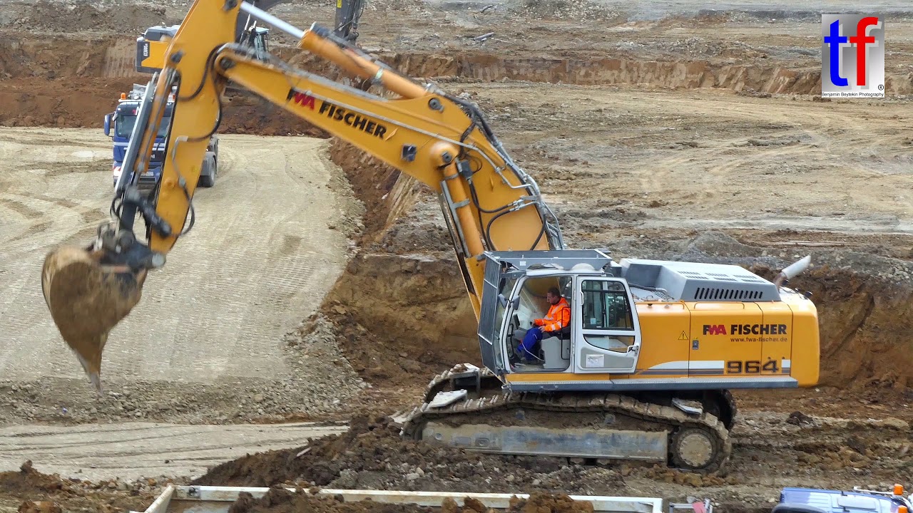 LIEBHERR R 964C Excavator / Bagger beim Buddeln, Germany, 2017. #1