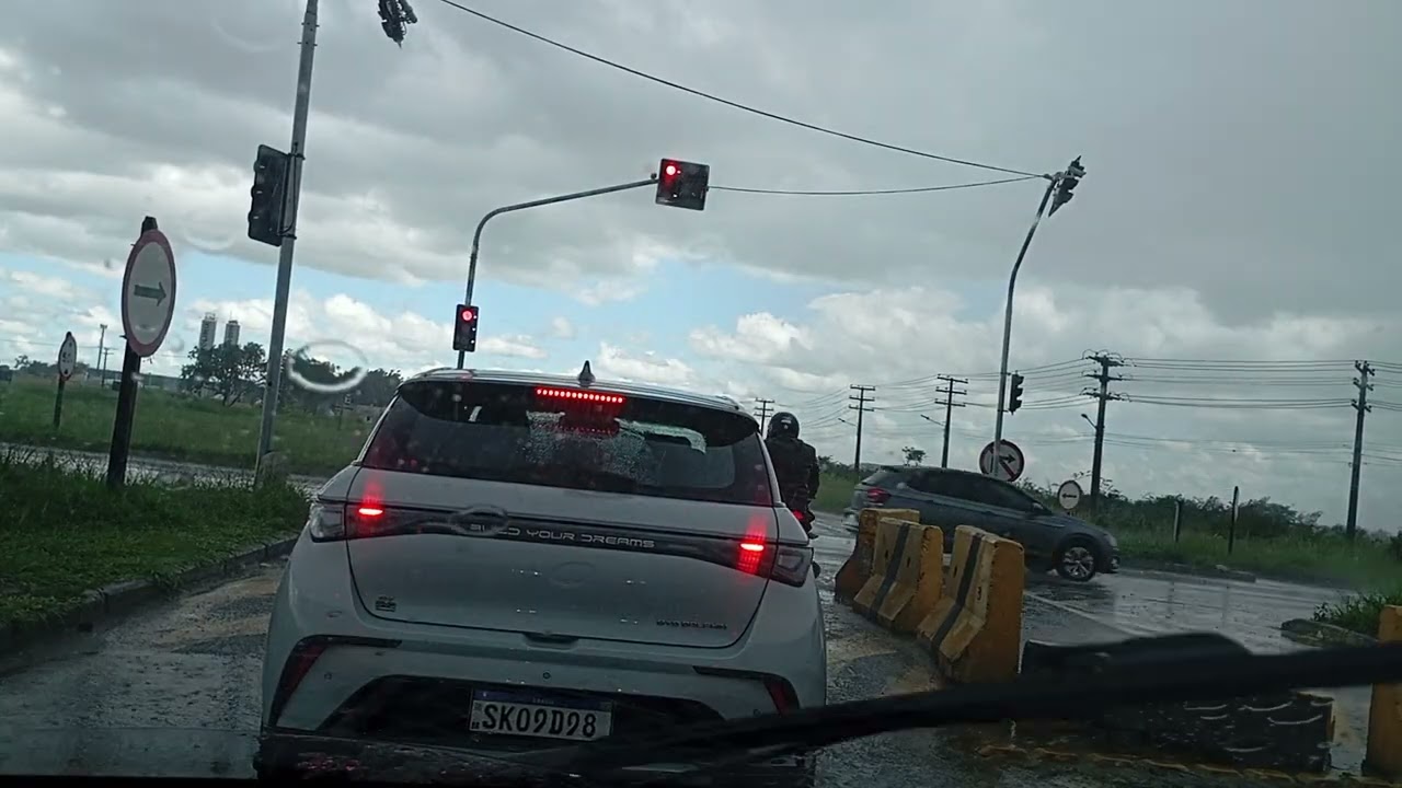 Tarde de chuva em Vitória da Conquista, Bahia. Av Juraci Magalhães. Urbis VI 