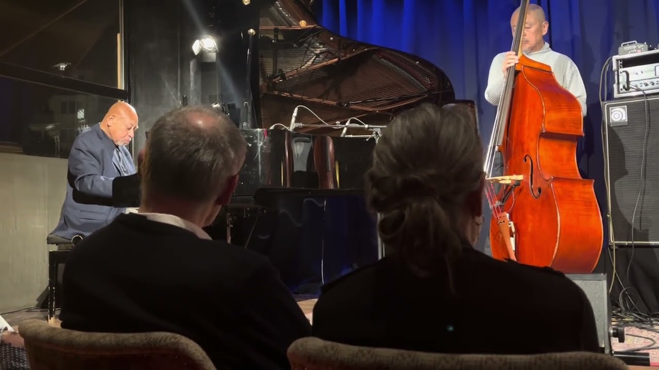Kenny Barron Trio - Aquele Frevo Axé (Caetano Veloso)