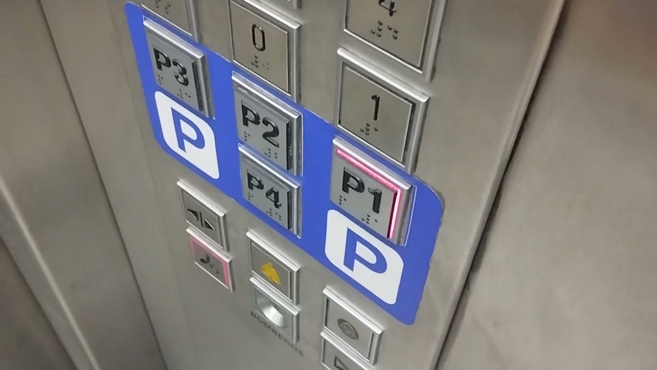 Con voz y sonido lol de Modelo TyssenKrupp en el Corte Inglés de Cartagena