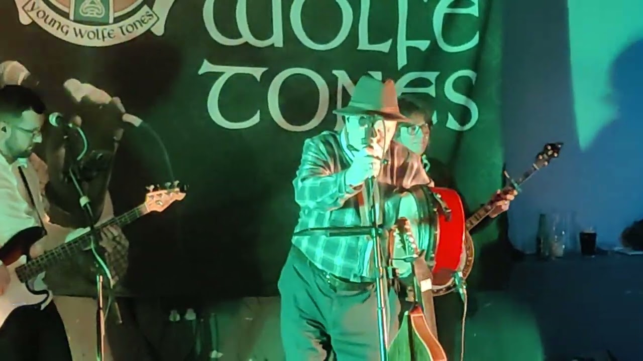 Step It Out Mary by Derek Warfield & The Young Wolfe at @parkerspubKerry on Sunday 17th Dec 2023.