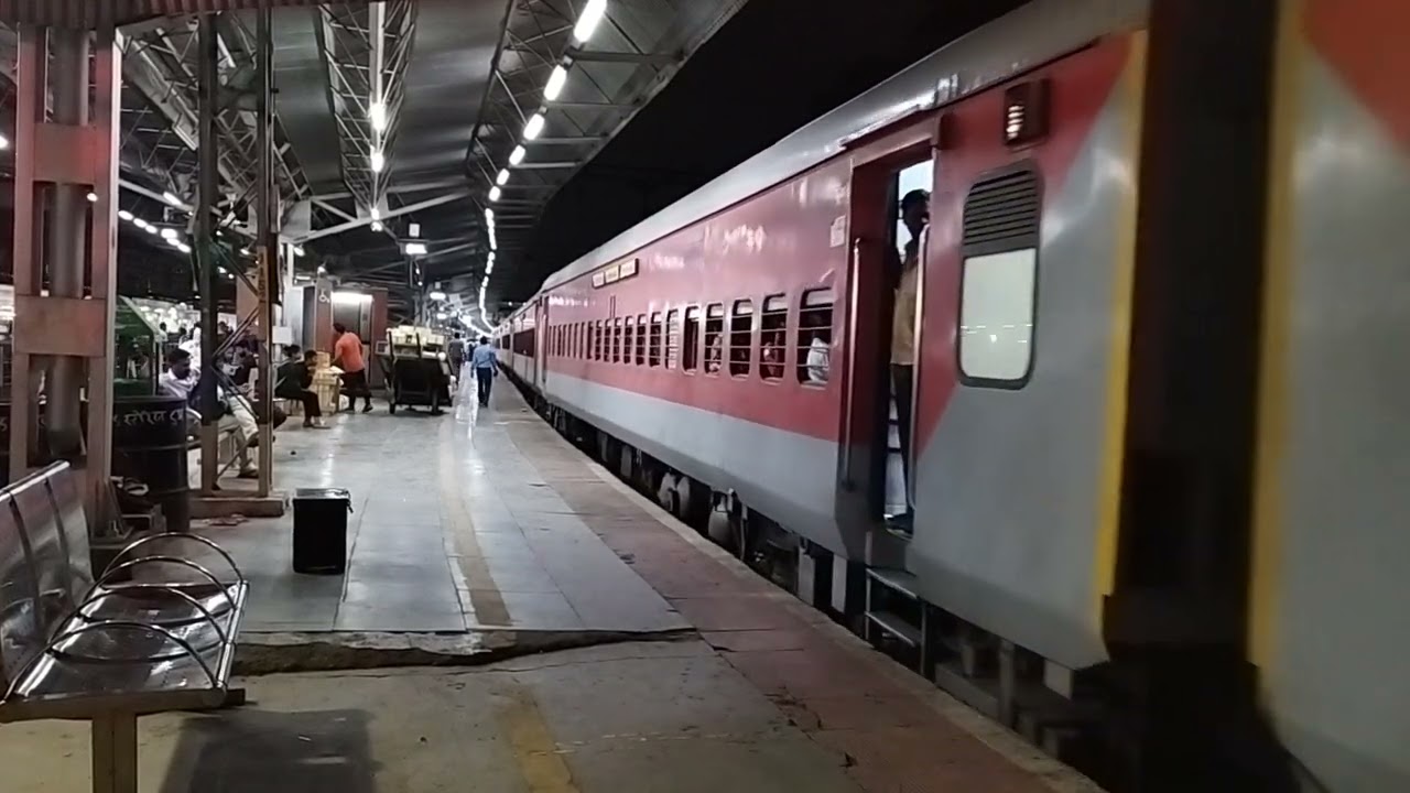12163 Ltt Mumbai - Chennai Central Sf Express Departing From Pune Junction : Indian Railways