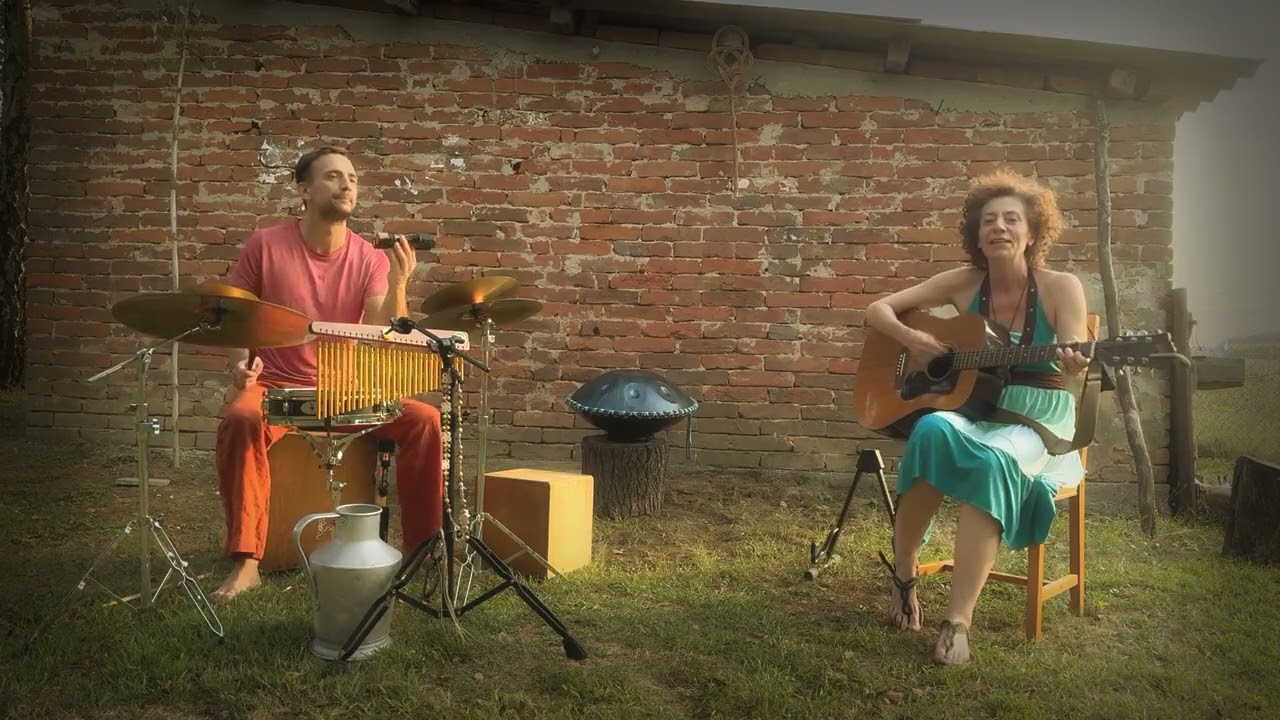 Takáts Eszter - Molnár Zoltán: Jönnek csodák (kerti videó 2024 nyara - a Dalszerzők napjára)
