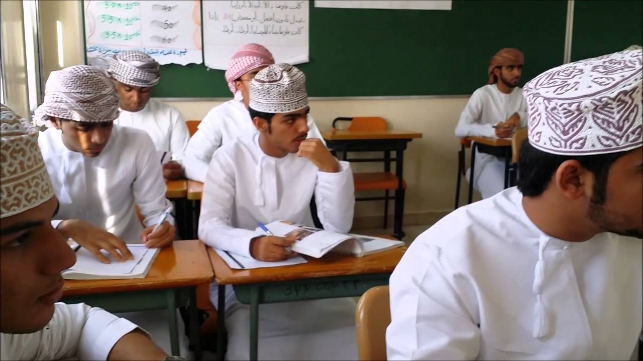 فيديو عرض في حفل تخريج طلاب الثاني عشر من مدرسة الربيع بن حبيب 2015