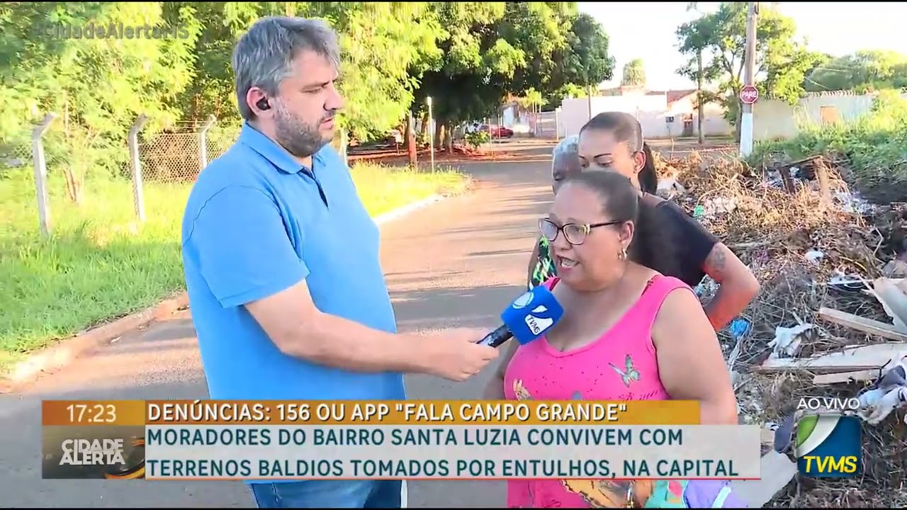 Moradores do bairro Santa Luzia convivem com terrenos baldios tomados por entulhos, na Capital