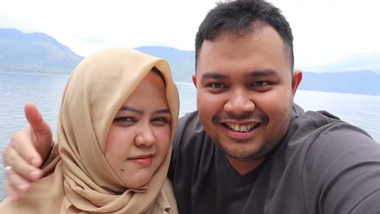 Perdana Istri Sunda Main ke Bukittinggi Sumatera Barat, Makanannya Enak-Enak.