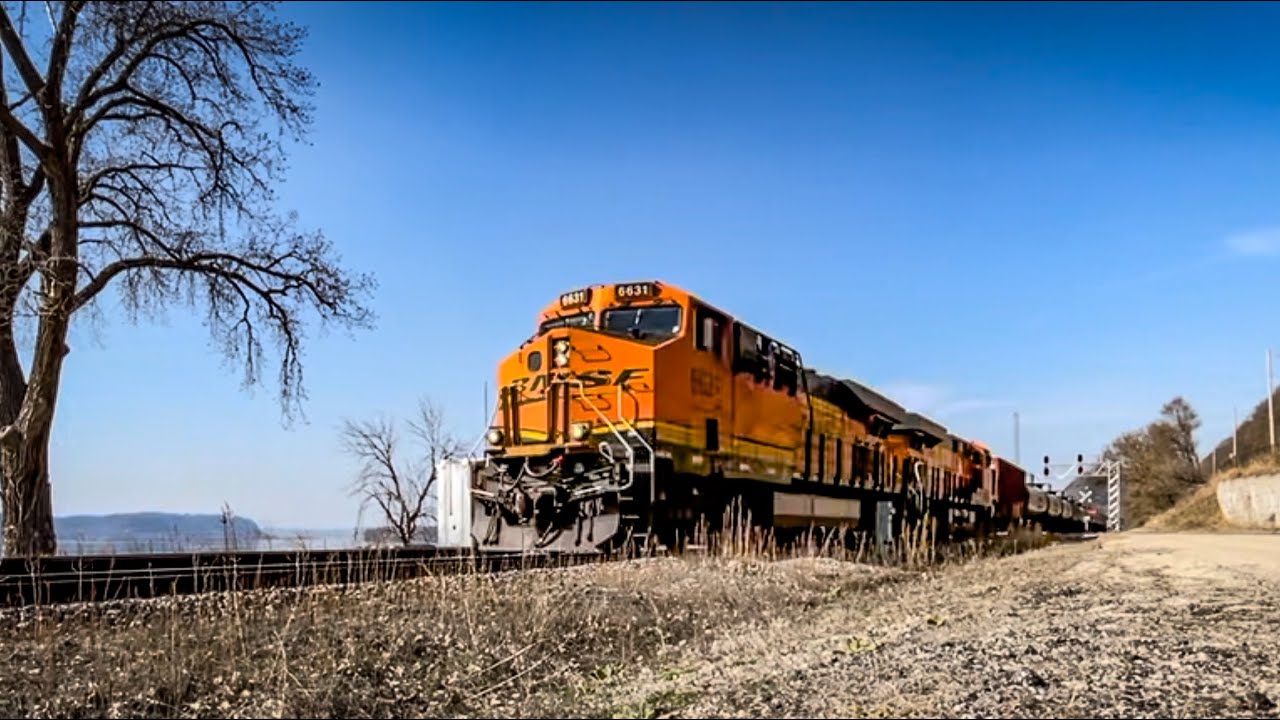 Loaded Crude Oil Train Rolling Through Lynxville and PDC, WI