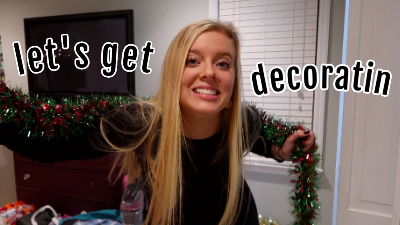 decorating for christmas VLOGMAS DAY 3