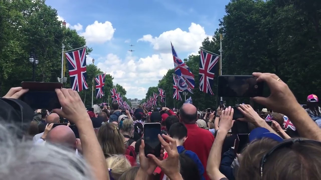 Platinum Jubilee Fly Past from The Mall