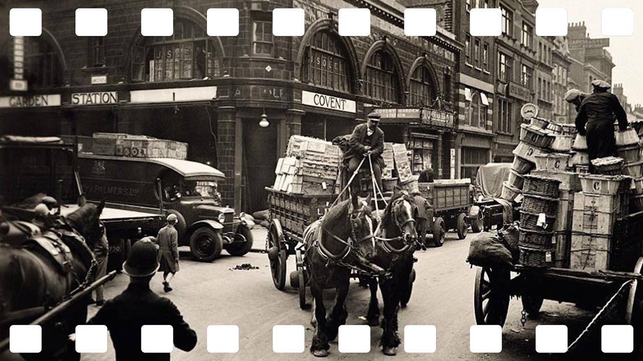 40 Photos Showing Street Scenes and Everyday Life in London - 1930s