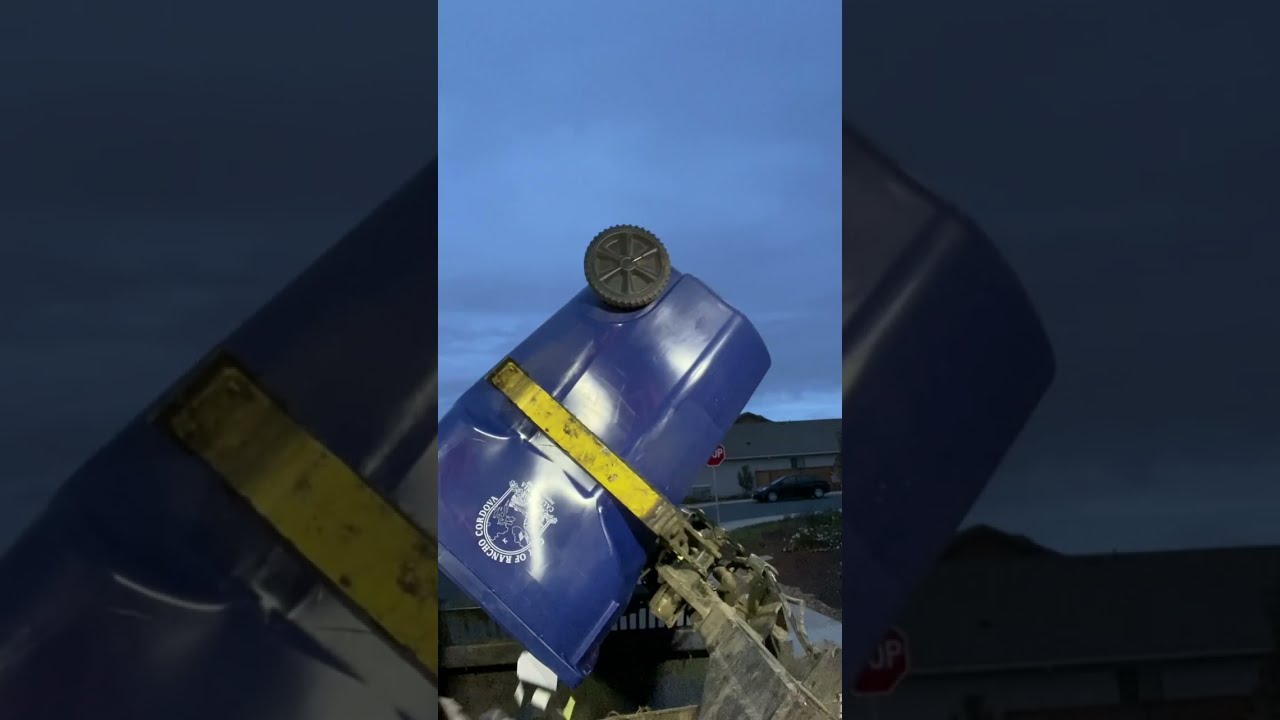 Garbageman POV Video : This is what I do!