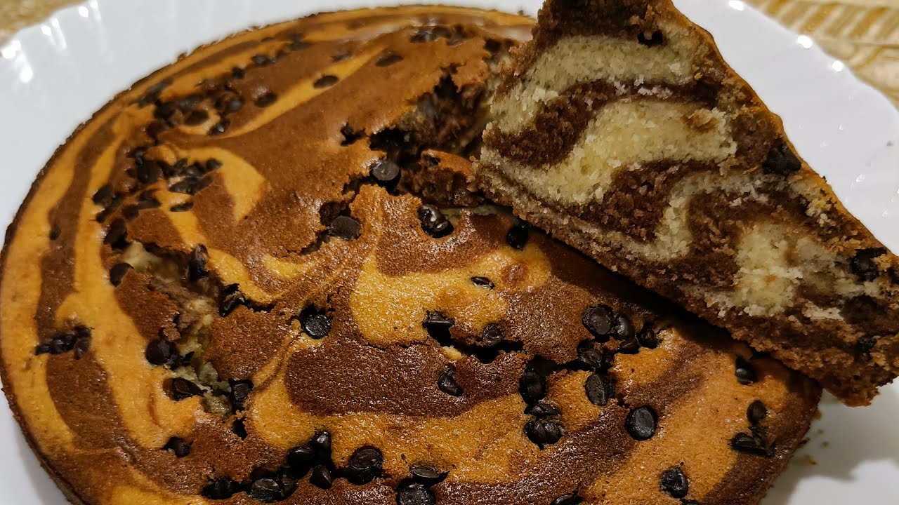 Marble Cake with Chocochips - Kitchen Karak