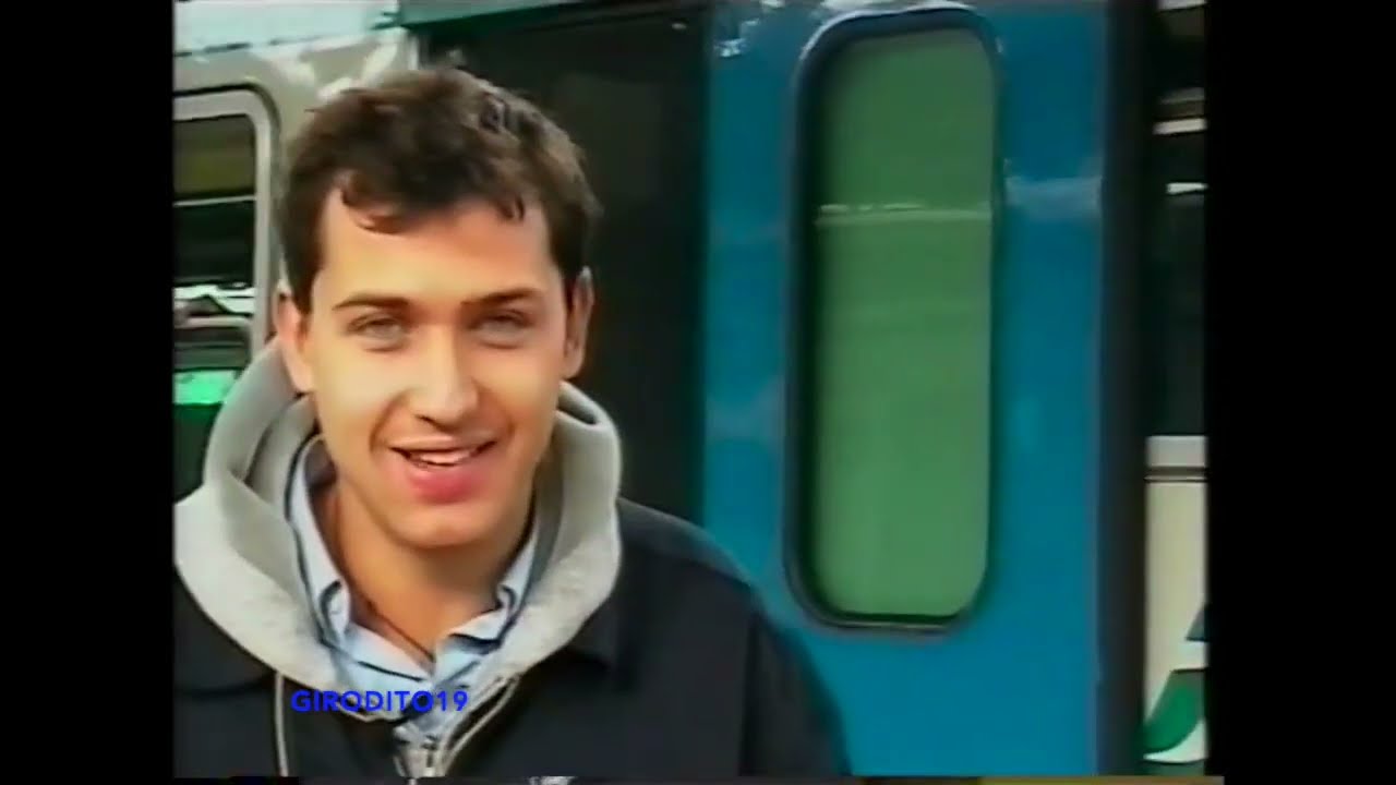 1998. Striscia la notizia - Giammarco Rocco racconta i disservizi di Trenitalia