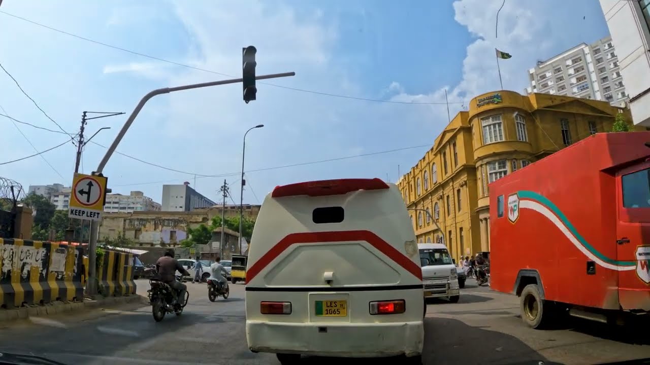 I.I Chundrigar Road Karachi | Karachi Street View | City Drive | 4K