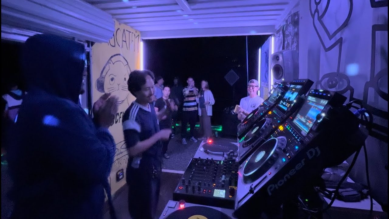 Badcat.fm 008 - Calearic Sunsets
