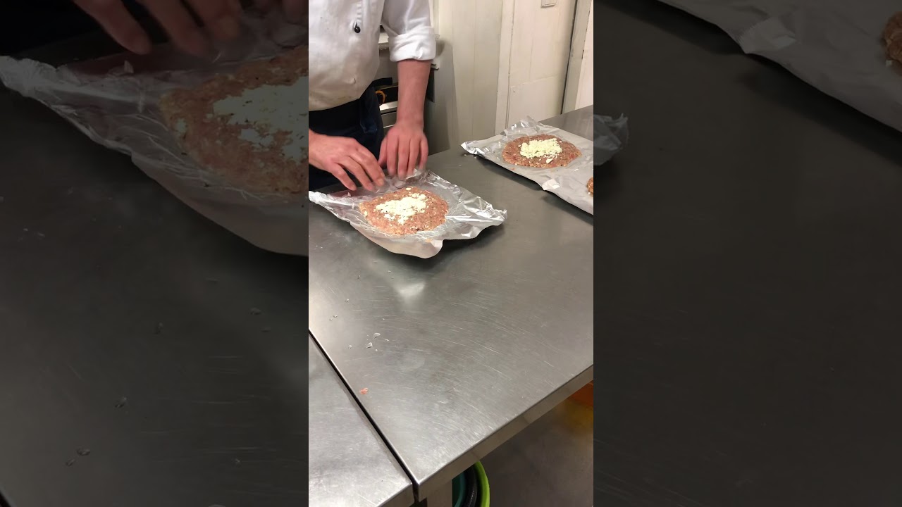 So machen wir das Bifteki im Retaurant Elaton