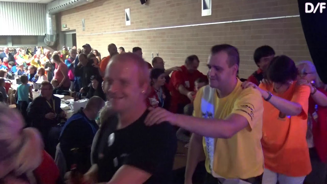 de polonaise tijdens de pauze van carnaval verkiezingen van waasland - 2019