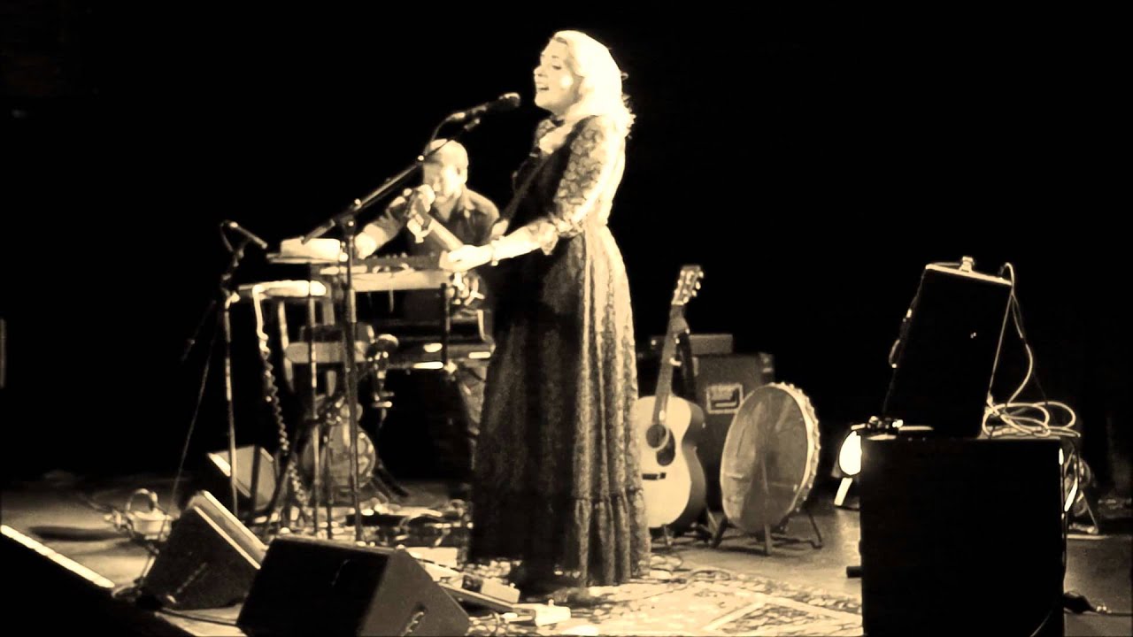 Eivor - Hounds Of Love (Live In Frankfort 2013)