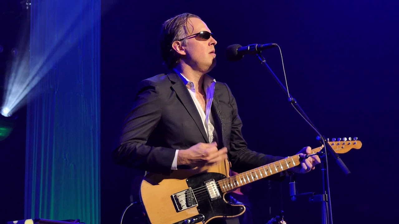 Joe Bonamassa - Mountain Time - 12/1/18 Queen Elizabeth Theatre - Vancouver, BC