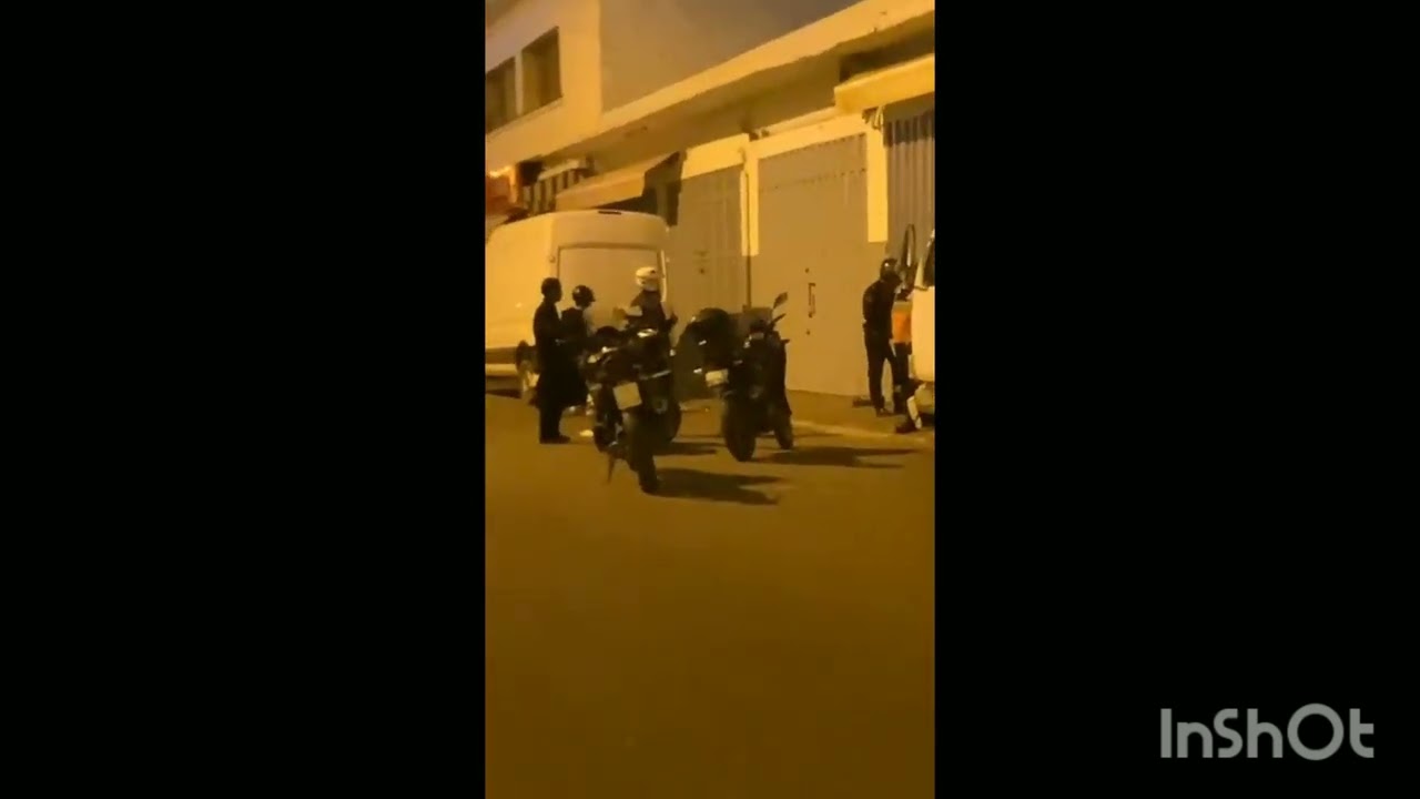 شخص يحمل سلاح الابيض يهدد سلامة المواطنين السيارات تحيا الأمن الوطني 🇲🇦