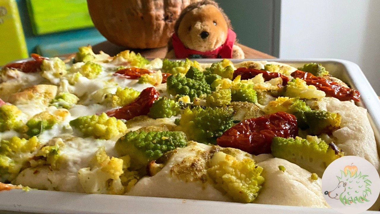 Pizza farcita con cavolfiore romanesco pomodoro secco e pesto ricetta facile