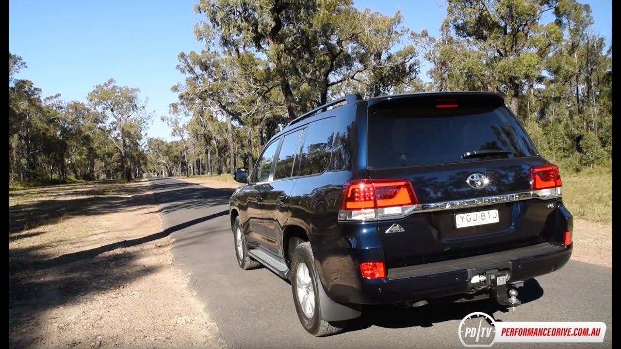 2017 Toyota LandCruiser Altitude (V8 diesel) 0-100km/h & engine sound