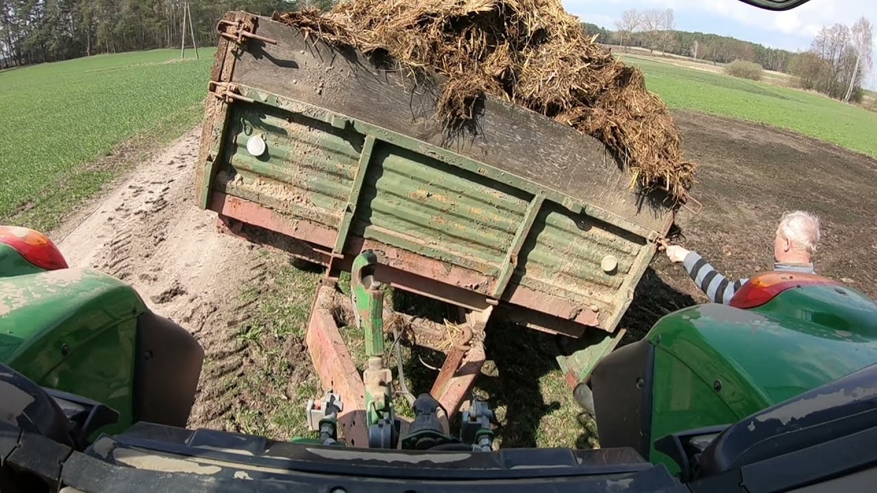 Wywóz obornika na kupę przyczepa na kapciu BobCat s70 w akcji +JD 6330