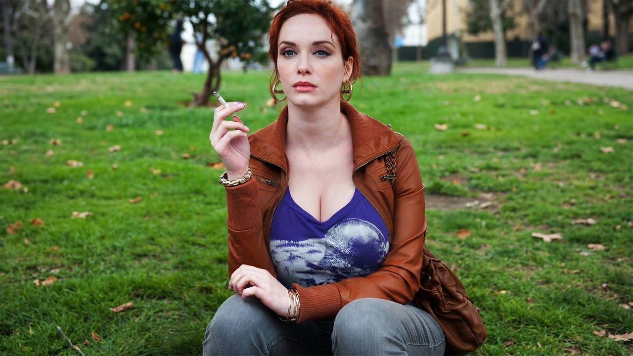 上一秒与少妇深情拥吻，下一秒将杀手爆头！这部生猛的R级犯罪片，把极致的浪漫与暴力拍绝了！一口气看完《亡命驾驶》