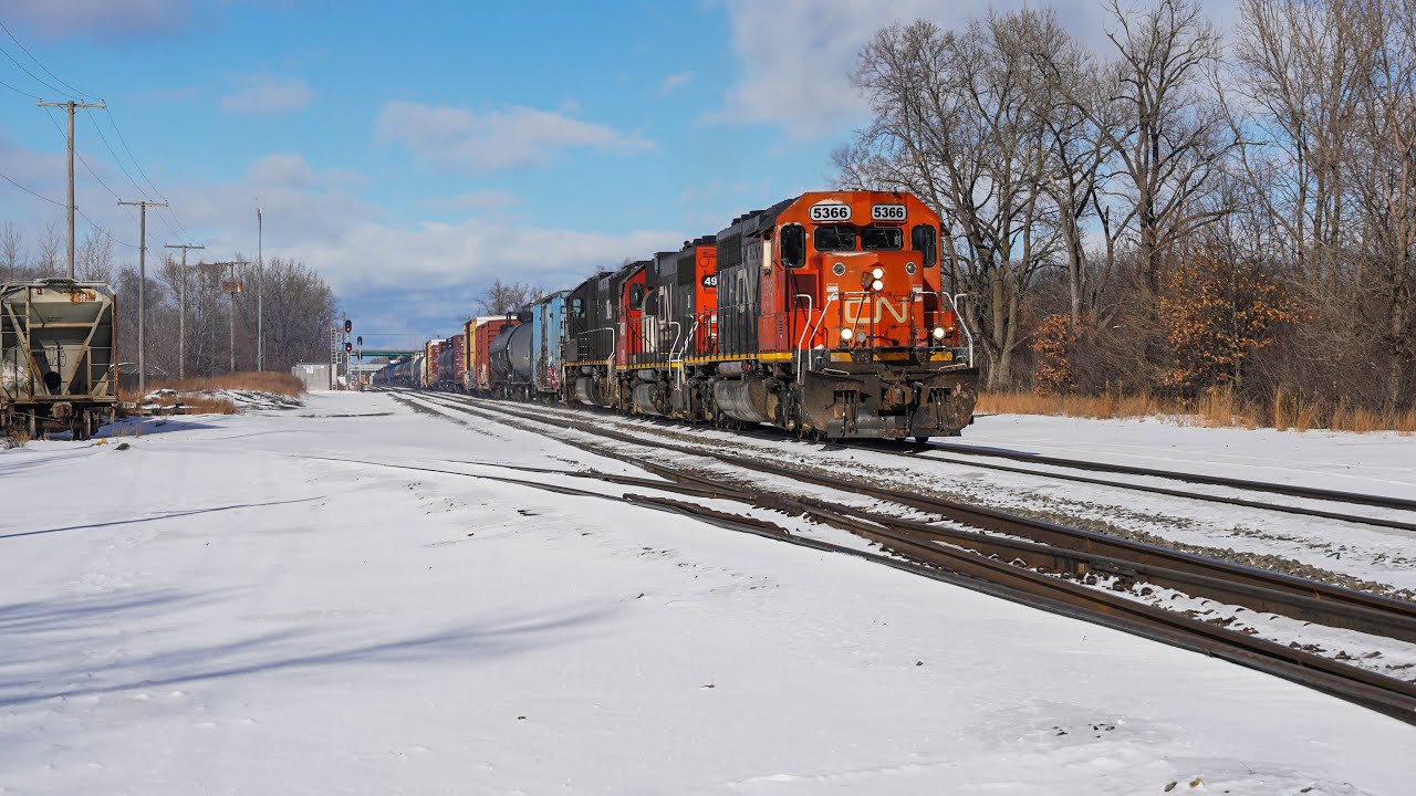 CN L521 @ Ivanhoe (CN 5366)
