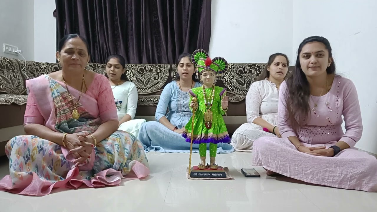 માંડવ રોપાયા મારે આંગણે   લગનગીત નીચે લખેલું છે #કીર્તન #bhajan #ladubavirani #dayabenvirani #લગનગીત