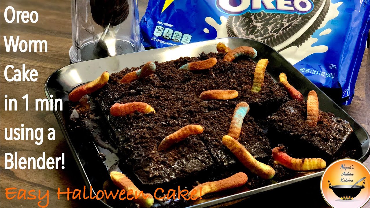 Easy Halloween gummy worm dirt cake made with oreo cookies/Halloween cakes/Halloween cake ideas 2021