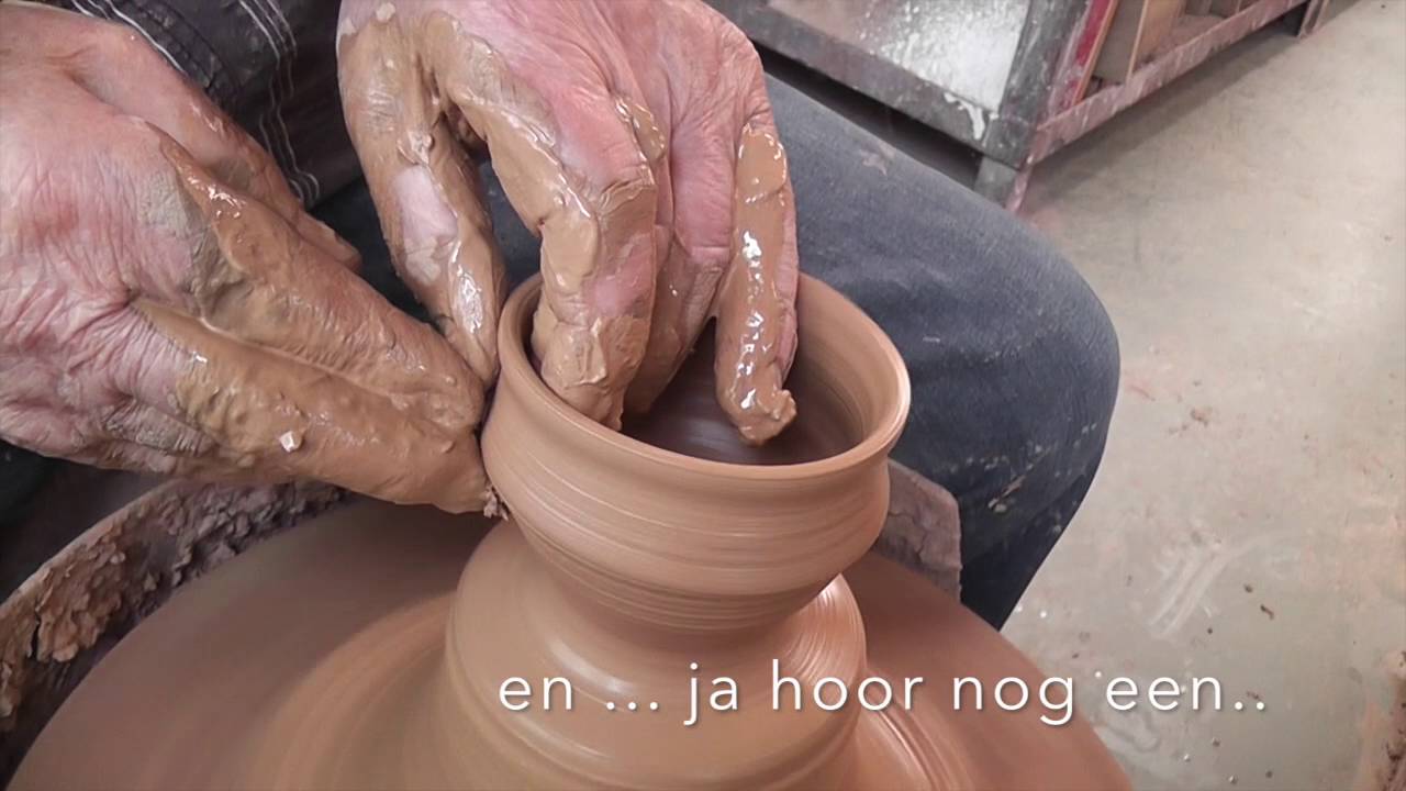Pottenbakken 4, thee- of koffiekom, Kees Hoogendam