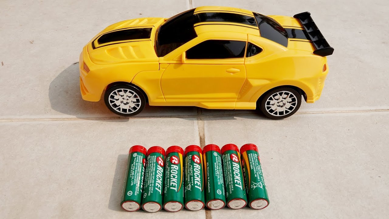 Желтая игрушка-трансформер для детей из автосалона Yellow Car Toy for Kids